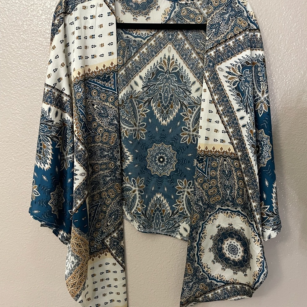 SHEIN Curve Blue and White Patterned Kimono